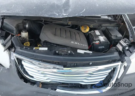 2015 Chrysler Town & Country Touring из США, поврежденный, VIN 2C4RC1BG8FR587724